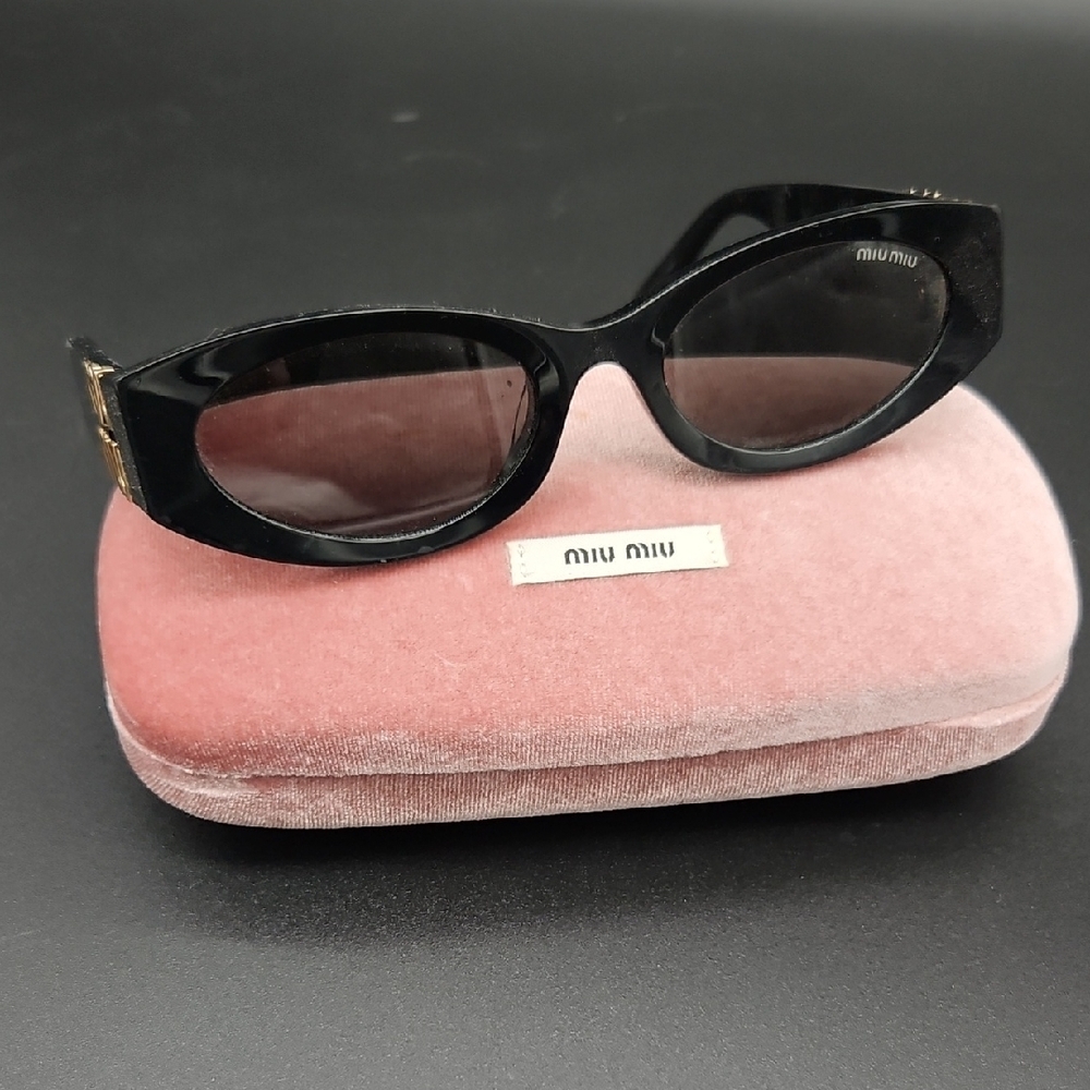 Pink and Black Sunglasses with Eyeglass Case